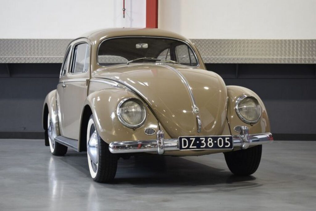 Volkswagen Ovaal Kever uit 1953-1957 โ herkenbaar aan het ovale achterraam